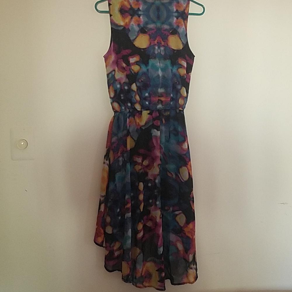 Ladies Dresses - Picture 2 of 2